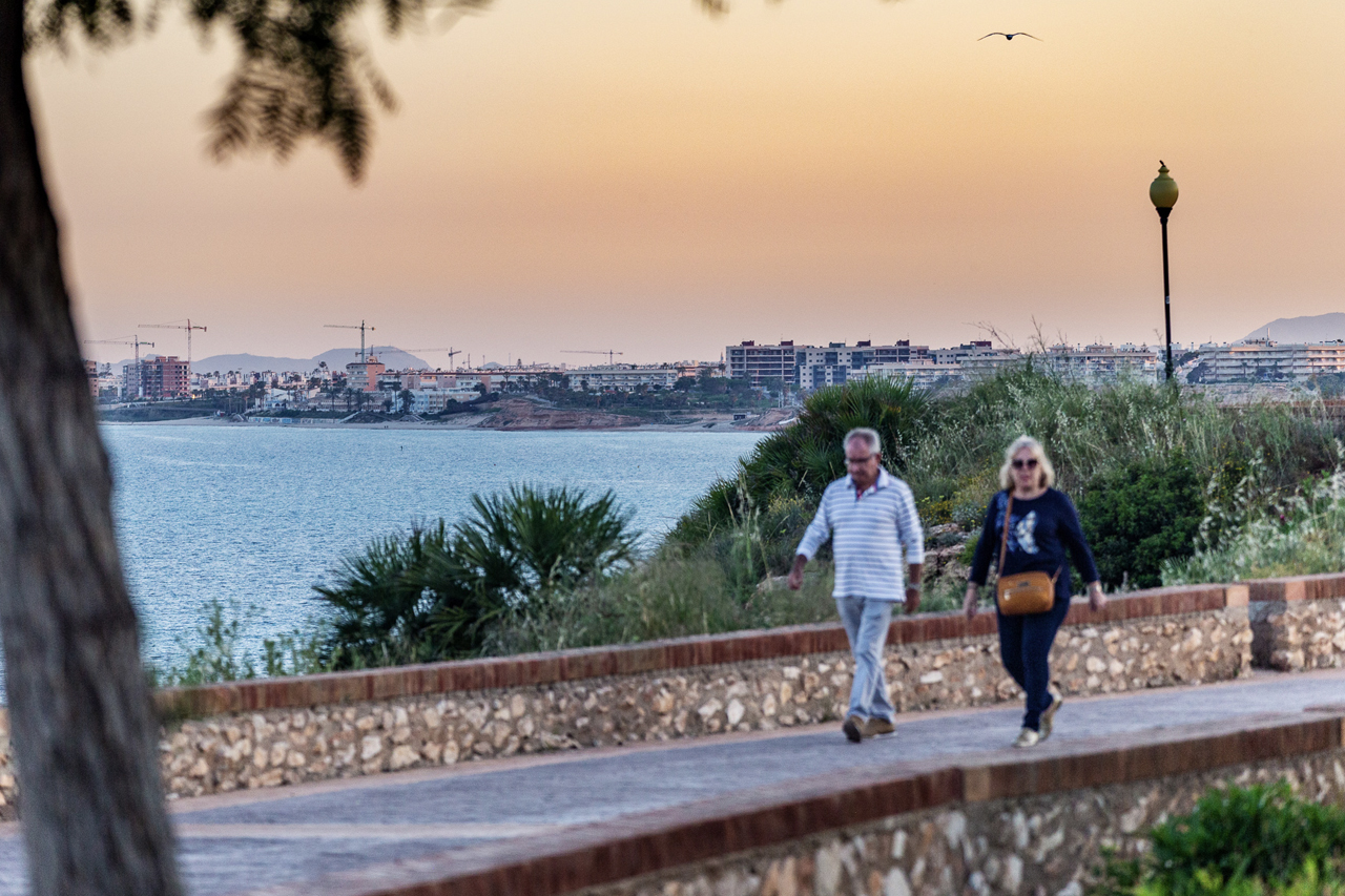 Register to vote in the 2027 Orihuela Costa elections